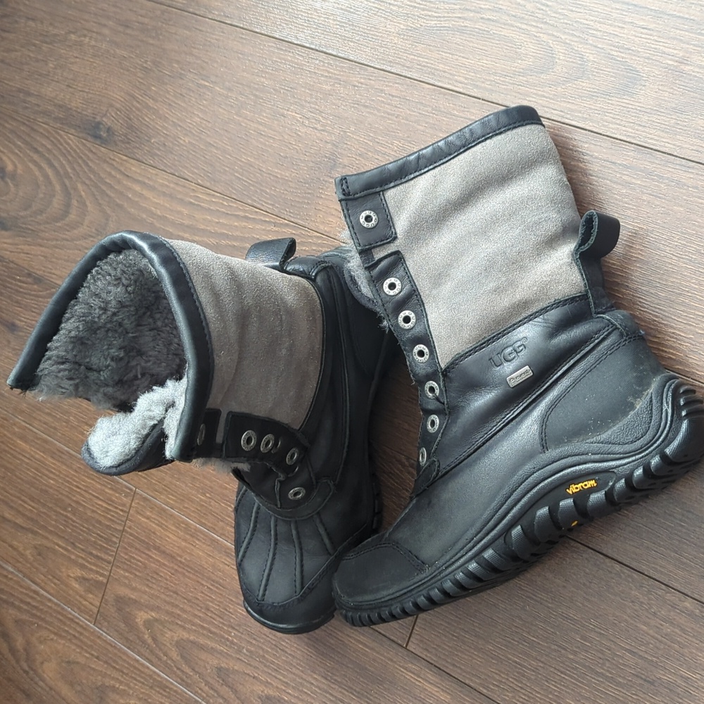 UGG Adirondack II Leather & Shearling Boot - Picture 5 of 12